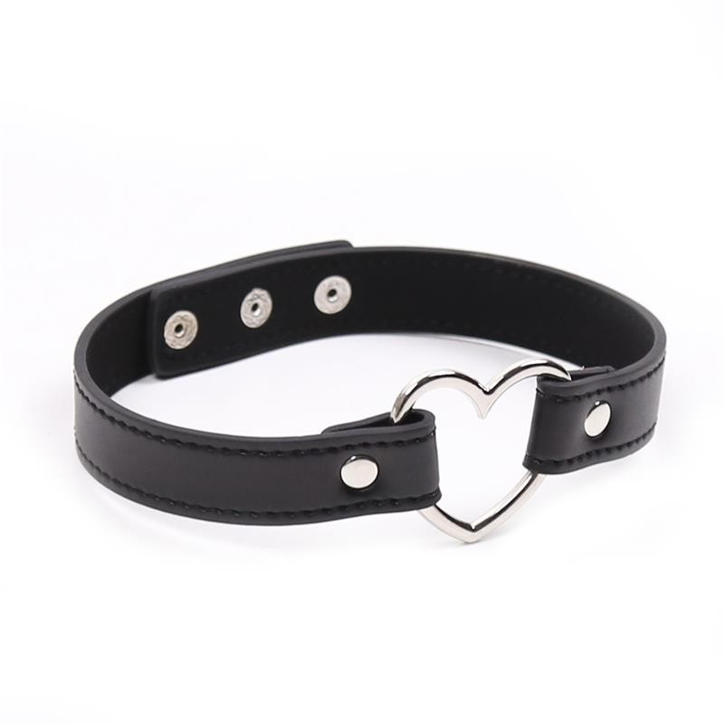 Gargantilla Choker Latetobed Negra Con corazón