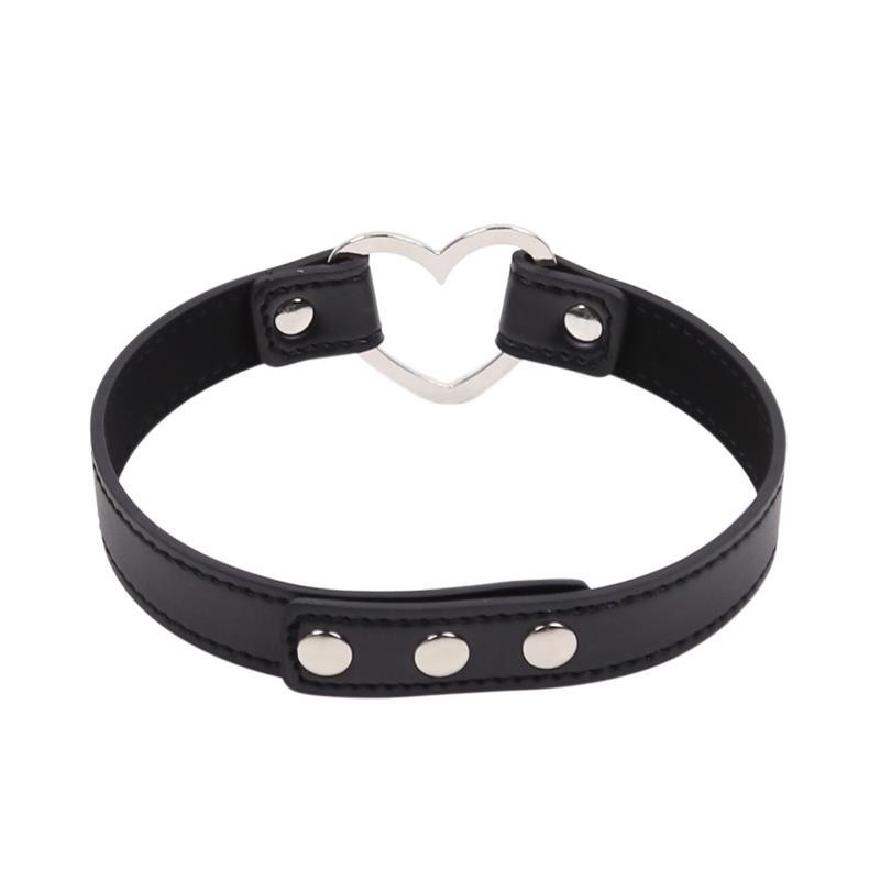 Gargantilla Choker Latetobed Negra Con corazón